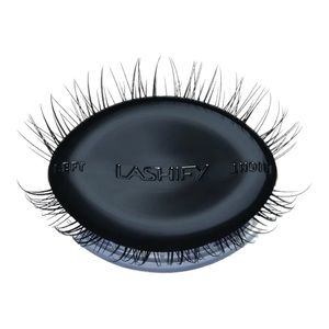 LASHIFY BOLD GOSSAMER LASHES IN B.12 - BRAND NEW, NO PACKAGING